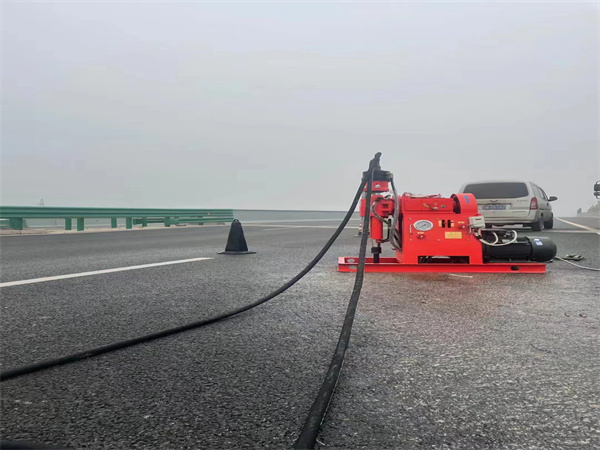 新化马路路基路面开裂下沉注浆加固灌浆